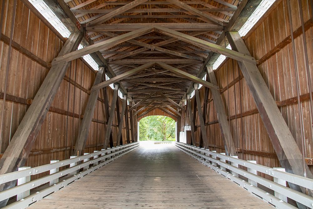 USA, Oregon, Lane County, Jasper Place Road, Fall Creek. Pengra Covered Bridge.